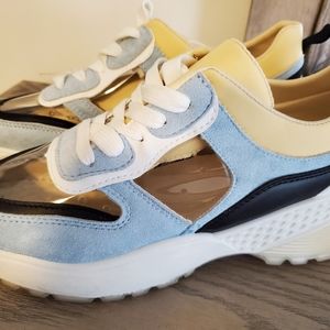 NWOT Clear Low-top Size 9 us Women Running shoes